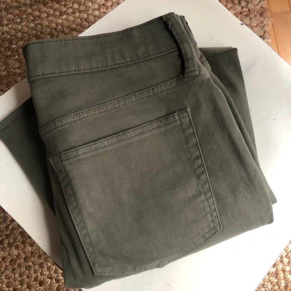 New w Tag: J Crew Straight Fit 5 Pocket Pants. Size 28